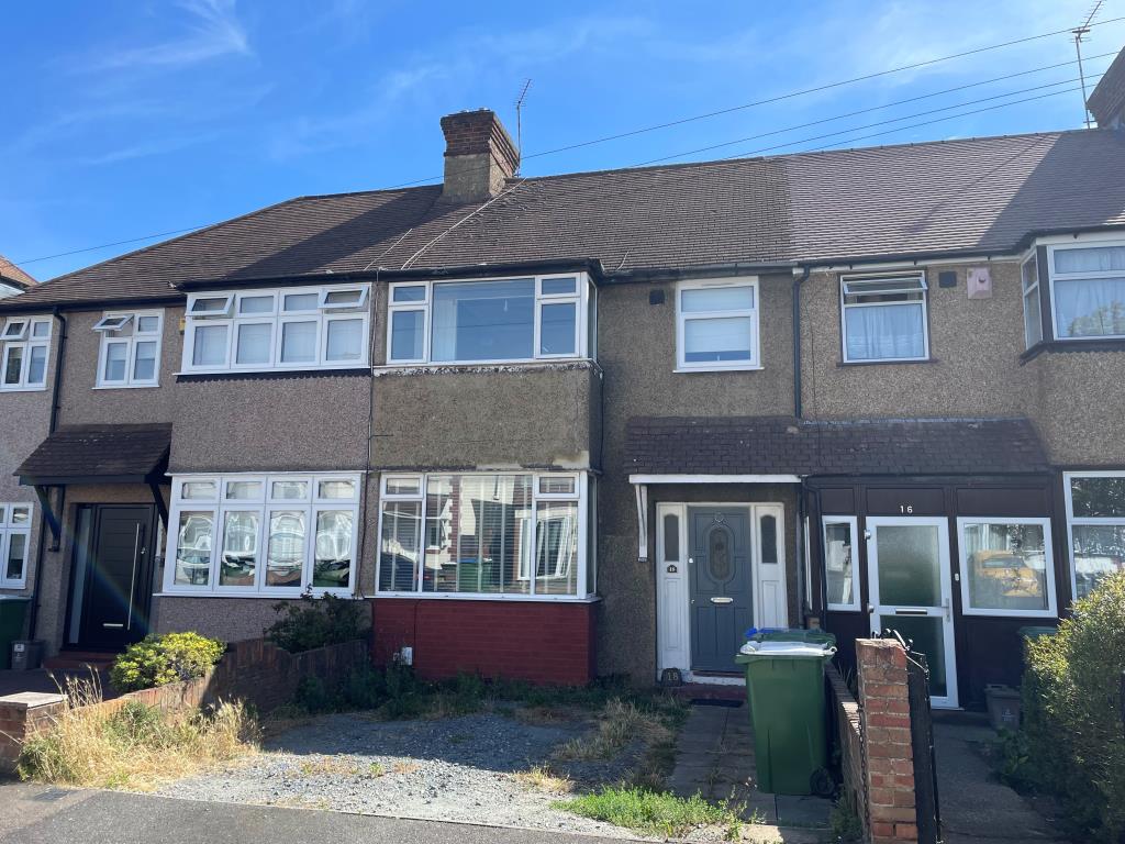 Lot: 7 - MID-TERRACE HOUSE FOR REFURBISHMENT - Mid terrace house